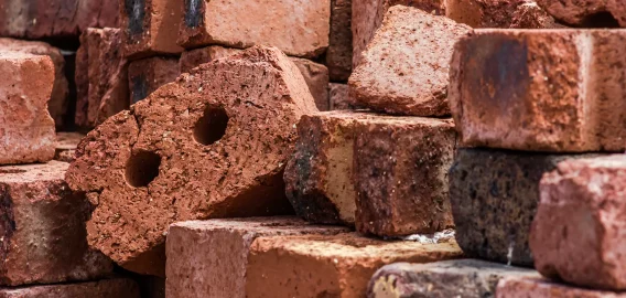 Что лучше: газобетон или кирпич?