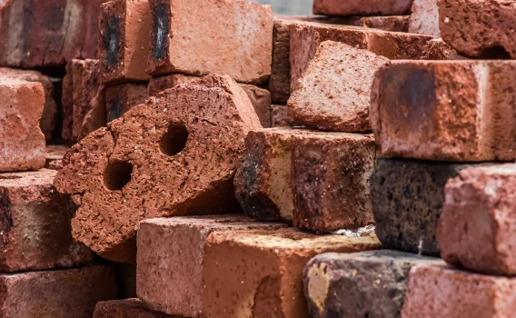 Что лучше: газобетон или кирпич?