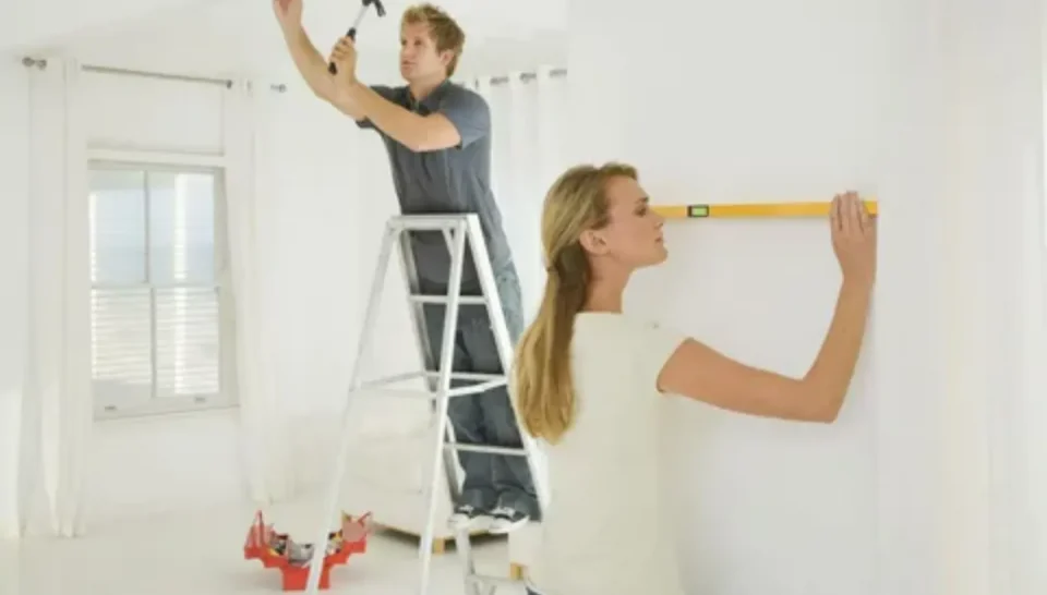 Как выбрать лестницу в дом: материалы ступеней и ограждений