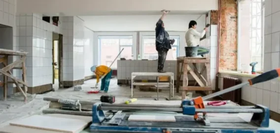 Почему фасад «цветёт»: солевой налёт и материалы, которые помогают